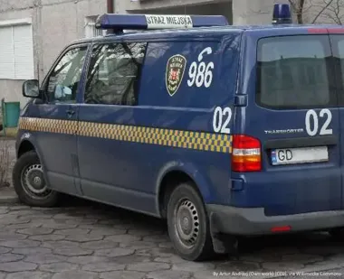 Pościg przez Zgierz i Łódź - kierowca skończył na feldze i próbował uciec pieszo
