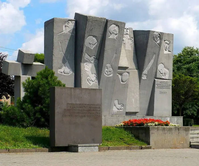 Burza poza domem? Te zasady mogą ograniczyć ryzyko porażenia piorunem